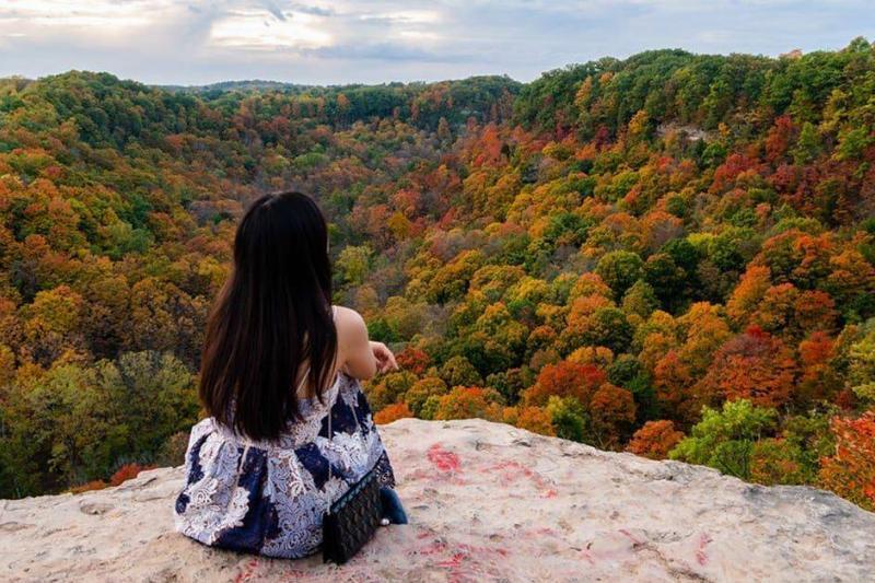 Фотография женщины стала вирусной из-за чего-то скрытого на заднем плане