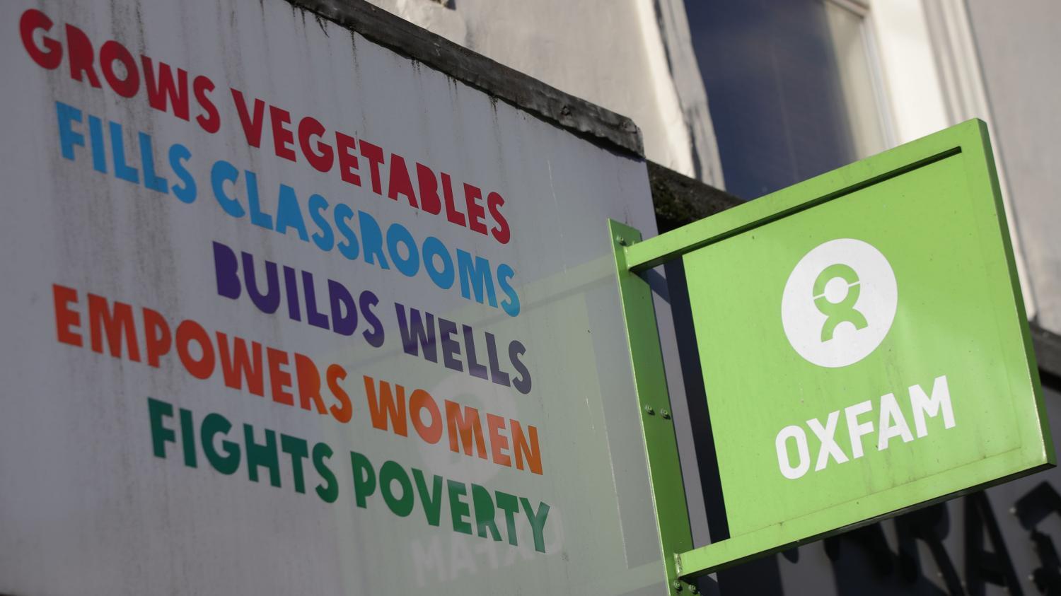 Oxfam проинструктировала сотрудников исключить слова “мать” и “отец” из своего лексикона и заменить их на “родитель” при описании семейных ролей.