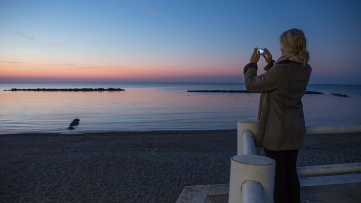 Мне 62 года, развелась год назад. Только сейчас я понимаю, что значит чувствовать себя комфортно в постели с кем-то. Истории женщин из жизни