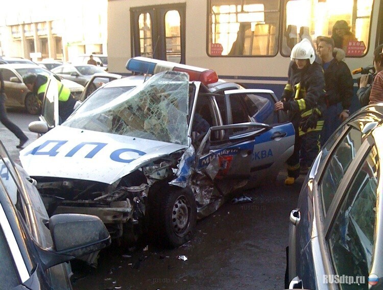 Пьяный водитель угнанной иномарки, протаранил машину ДПС
