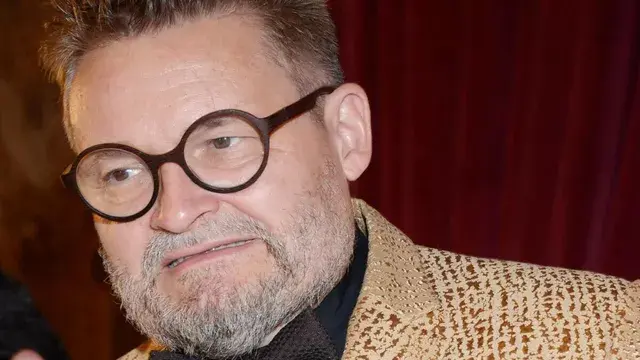 Васильев остался без контракта: Первый канал попрощался с историком моды