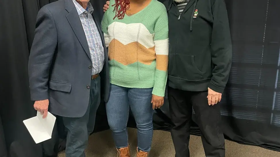 'Это мой герой': Женщина воссоединяется с техасской парой, которая нашла ее брошенной в младенчестве