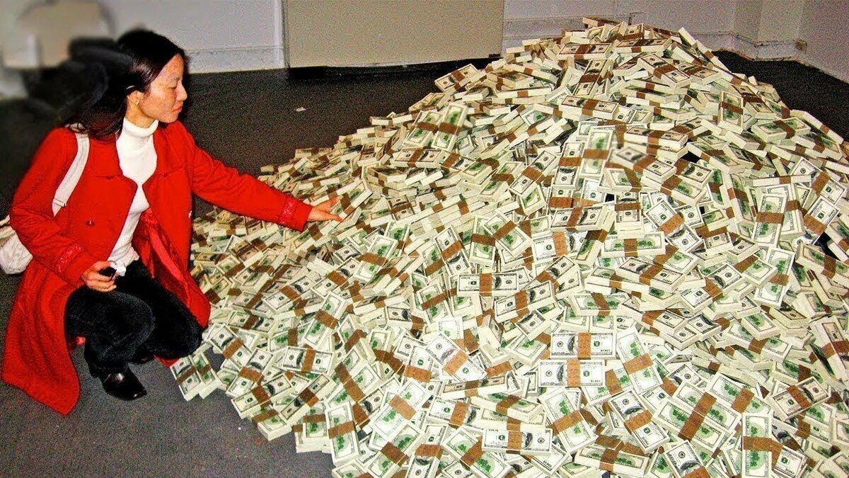 В России слишком много долларов. У граждан РФ на руках более 5 млрд, но финансисты требуют увеличить поставки «зелёных» в нашу страну в десять раз