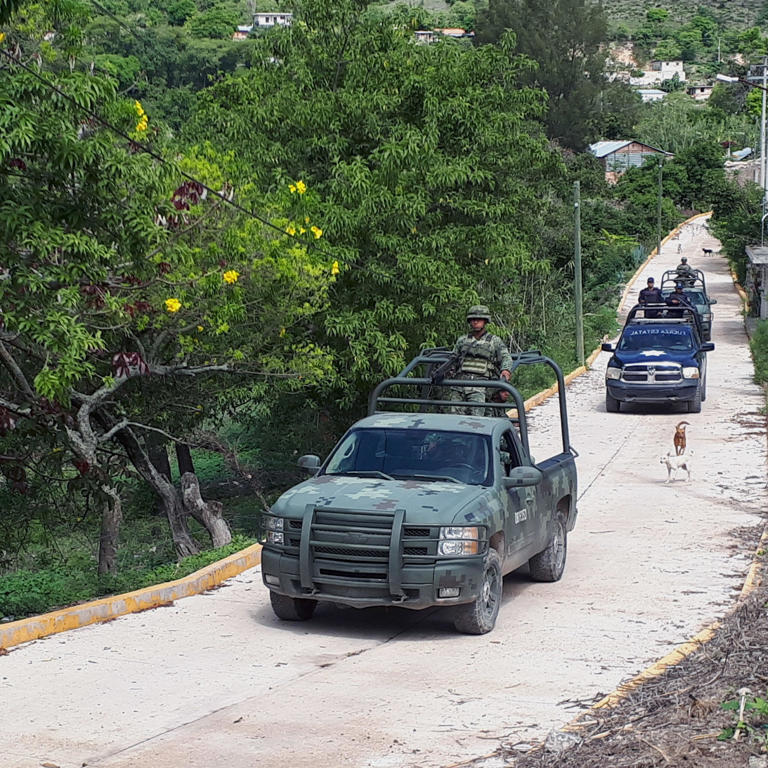 7 человек погибли в перестрелке, когда боевики устроили засаду на солдат в Мексике