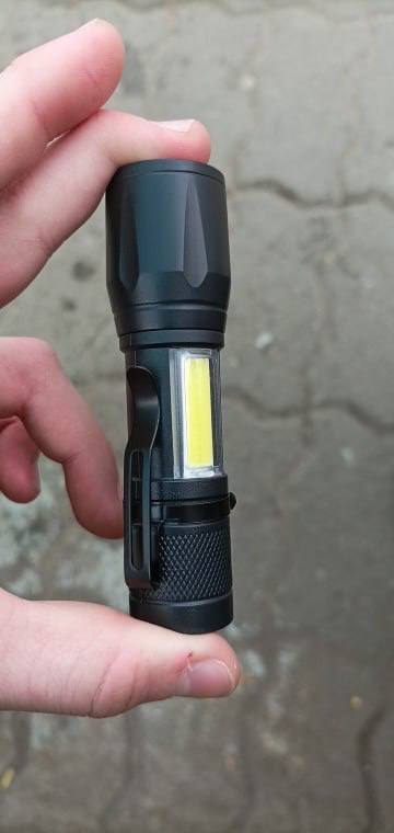 Компактный фонарик с мощной батареей