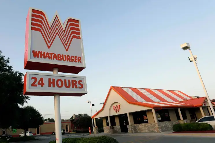 Наводка сотрудников Texas Whataburger привела к аресту мужчины за непристойное поведение с ребенком