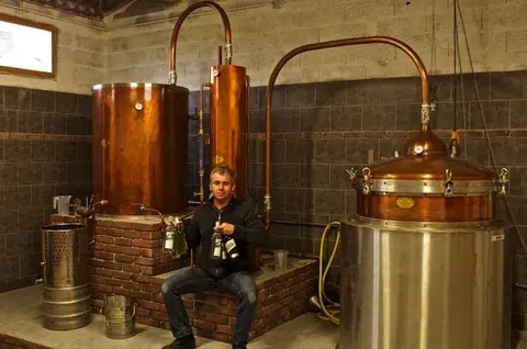 "Самогоноварение: виды и особенности процесса" Regenerate response