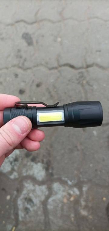 Компактный фонарик с мощной батареей