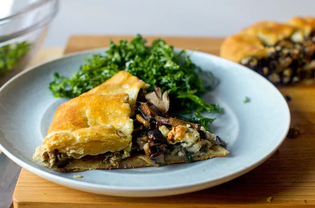 Галет из диких грибов и стильтона