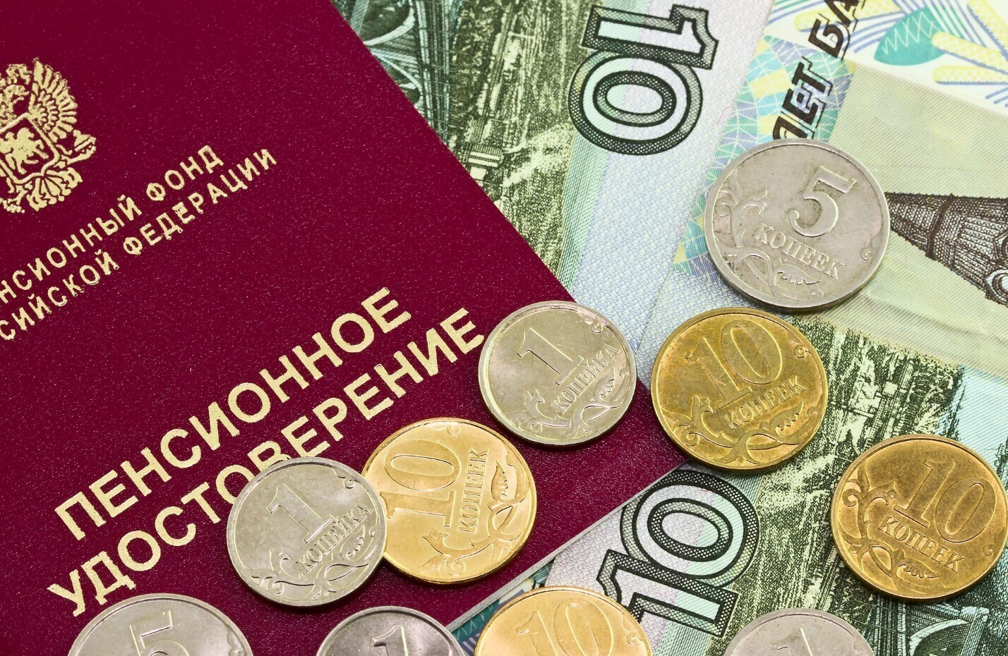 Пенсионеров предупредили о мошенниках, которые могут попытаться украсть часть пенсии