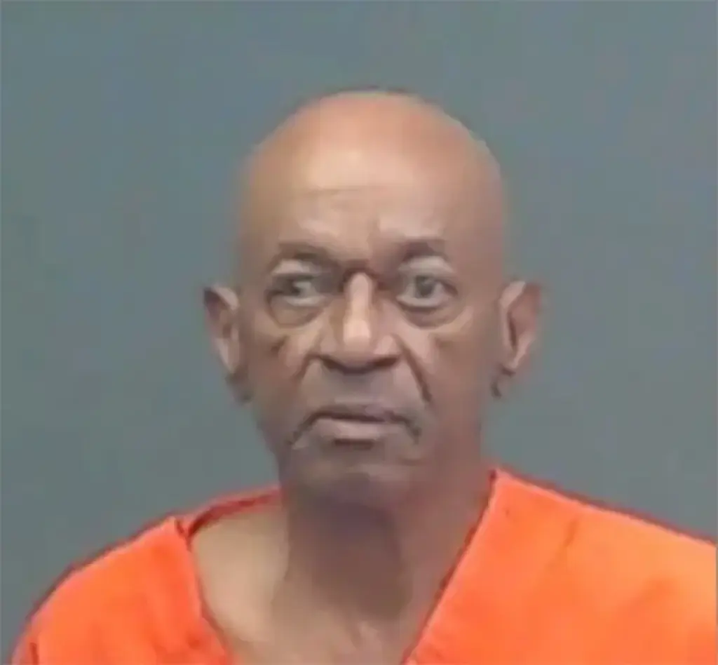 Наводка сотрудников Texas Whataburger привела к аресту мужчины за непристойное поведение с ребенком