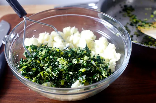 Дважды запеченный картофель с капустой