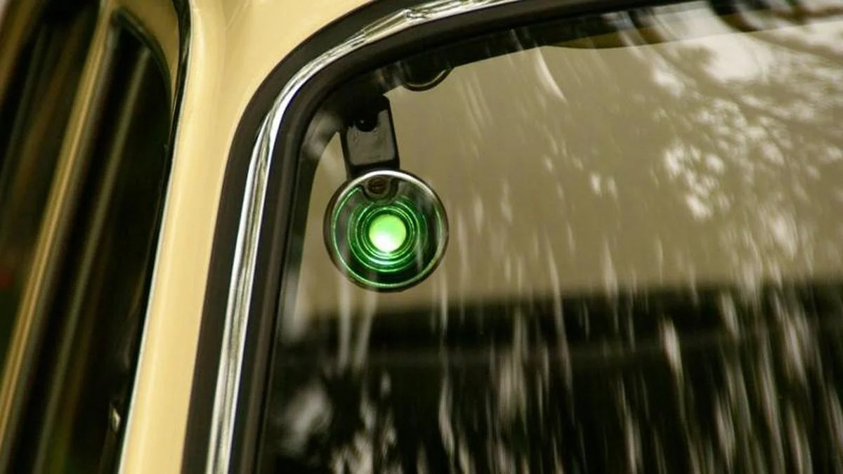 «Оу-о, о-о-о…Притормози, притормози…»: почему самое популярное советское такси с зелеными глазами?