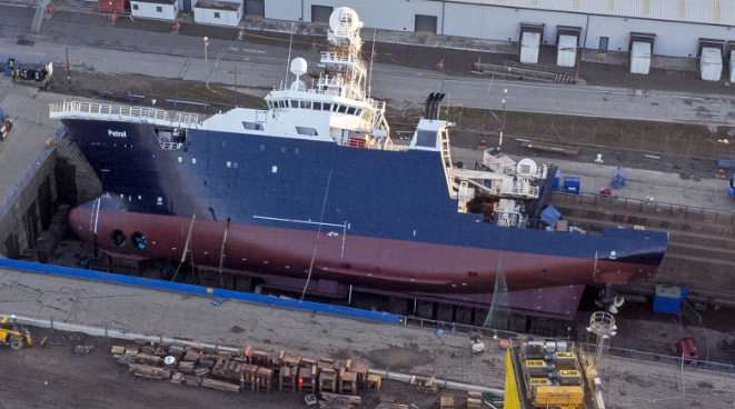 «Так страшно»: аэрофотоснимки показывают корпус исследовательского корабля, который накренился на бок в Эдинбурге.