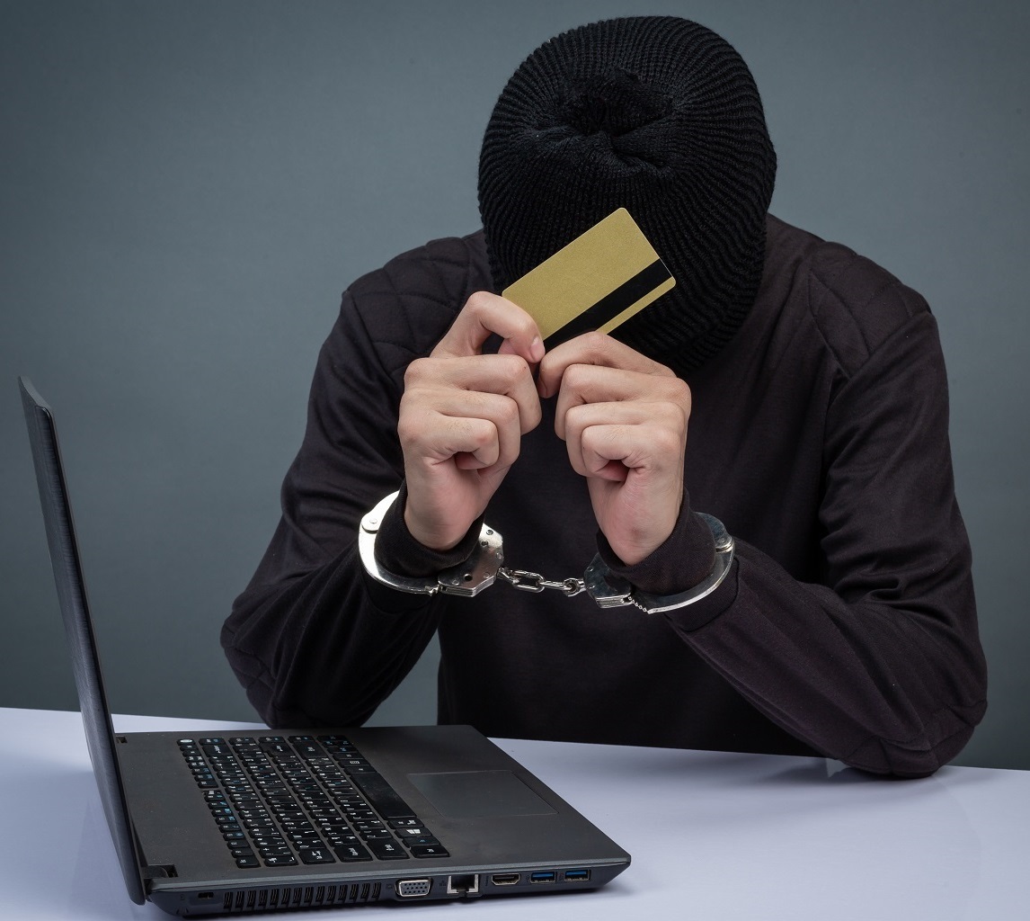 Эта фраза поможет напугать мошенника, сохранить свои деньги и нервы. Все очень просто!