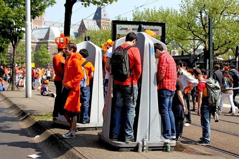 Амстердам: Город открытых туалетов