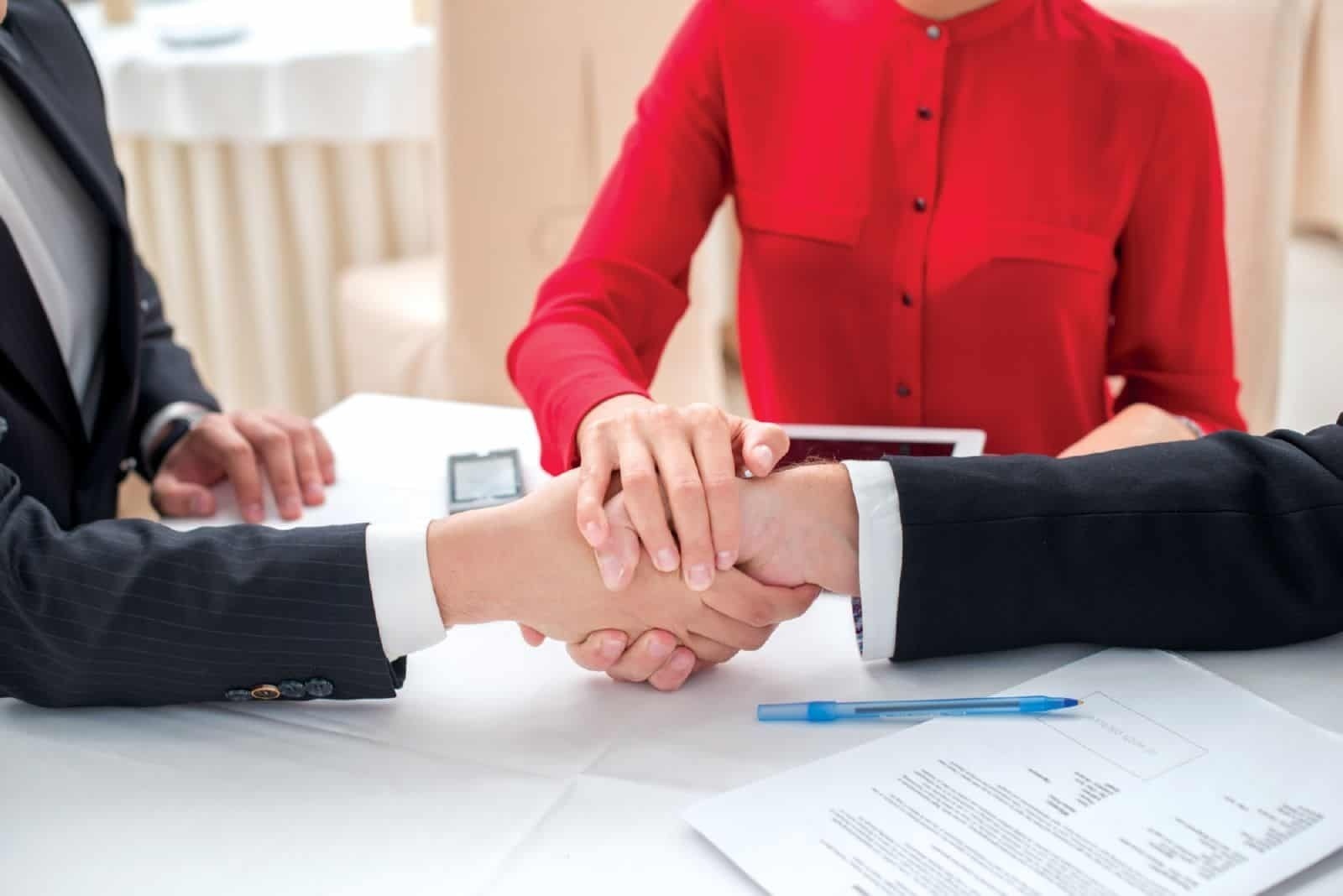 Как мечты о море, чуть не лишили Елену квартиры и денег…