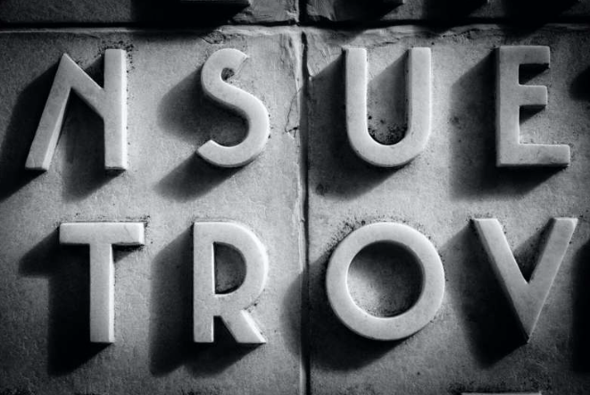 Обнаружено, что читатели при чтении полагаются на написание слов, а не на звук