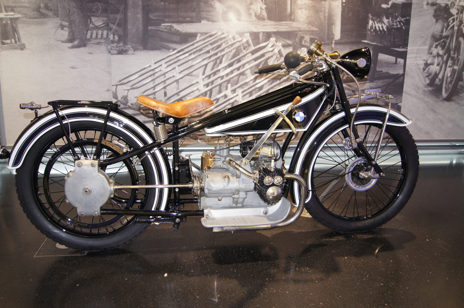 Вот как должен выглядеть современный музей одного из автопроизводителей. Это музей истории БМВ..Мюнхен