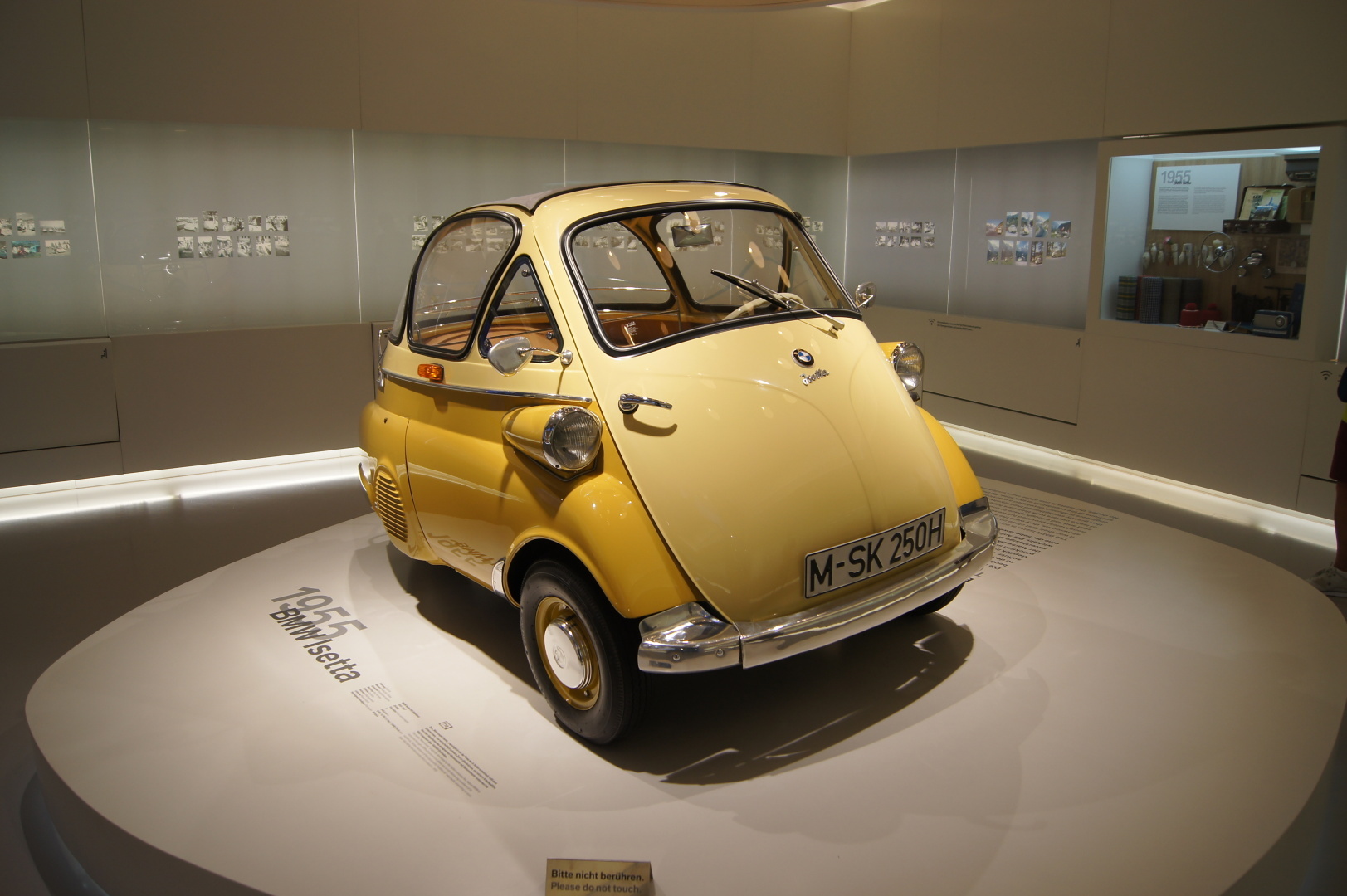 Вот как должен выглядеть современный музей одного из автопроизводителей. Это музей истории БМВ..Мюнхен