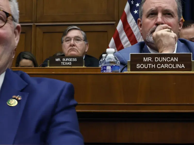 Законодатели 5 часов допрашивали генерального директора TikTok Чу на слушаниях о приложении с высокими ставками.