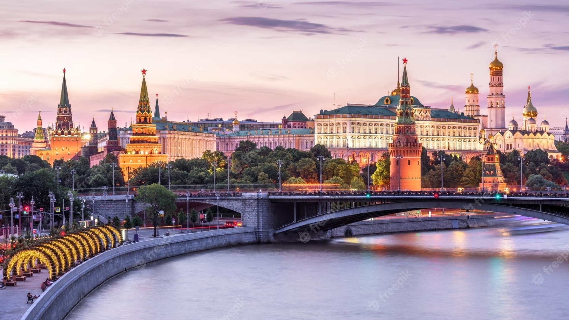 Свежие новости: в правительстве России объявили о повышении минимального размера оплаты труда на 18,5% в 2024 году.