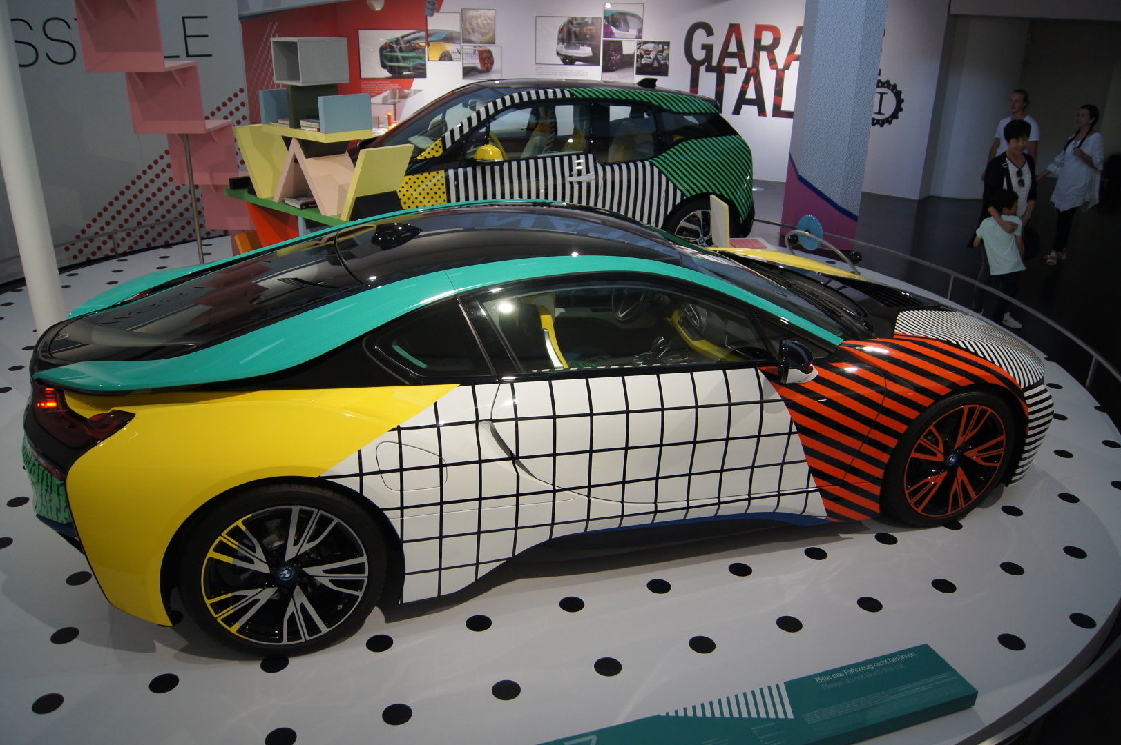 Вот как должен выглядеть современный музей одного из автопроизводителей. Это музей истории БМВ..Мюнхен