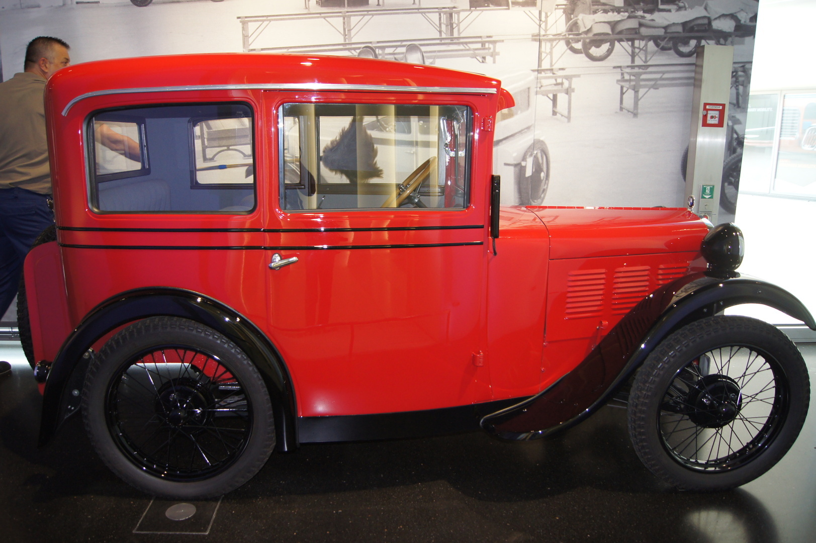 Вот как должен выглядеть современный музей одного из автопроизводителей. Это музей истории БМВ..Мюнхен