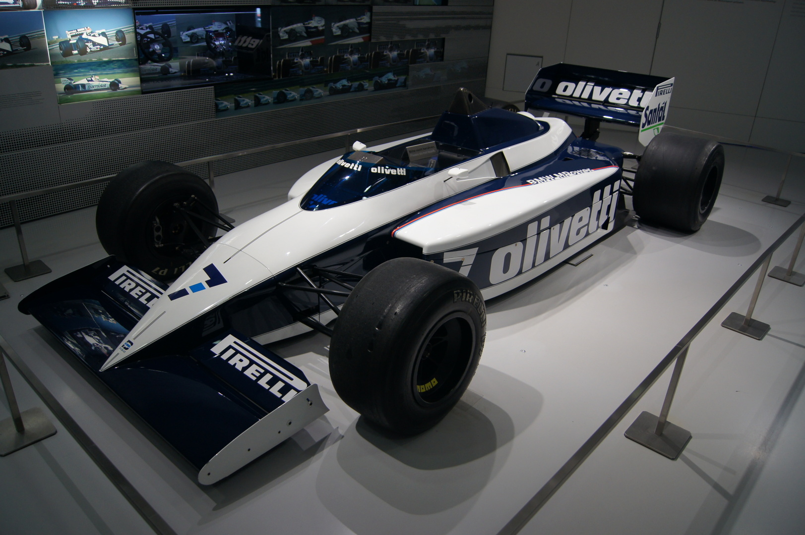 Вот как должен выглядеть современный музей одного из автопроизводителей. Это музей истории БМВ..Мюнхен