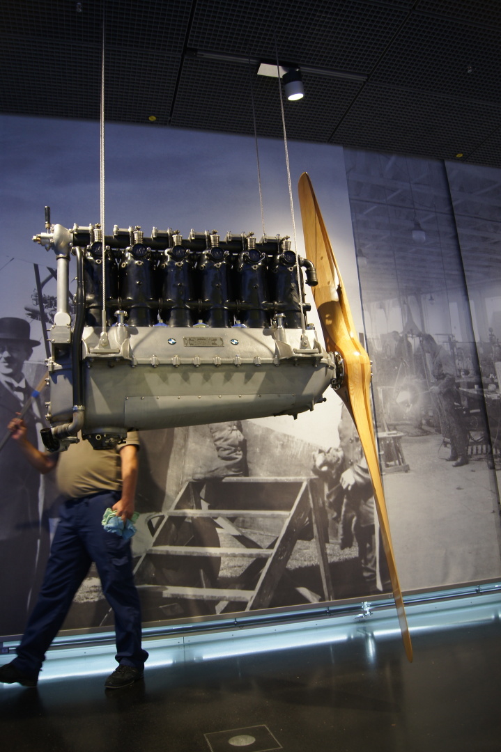 Вот как должен выглядеть современный музей одного из автопроизводителей. Это музей истории БМВ..Мюнхен