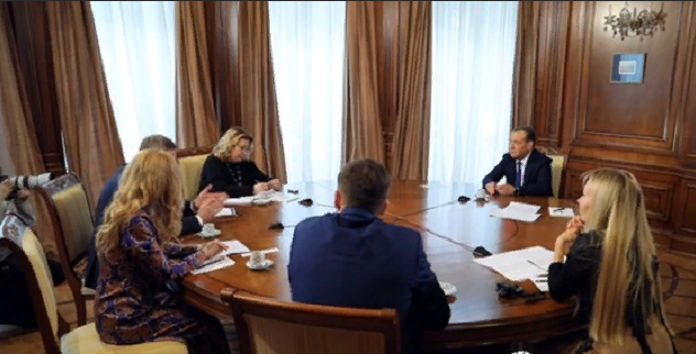 Медведев за пиратский софт?