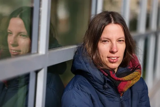 Берлин приветствует пловчиху топлесс в победе активистов