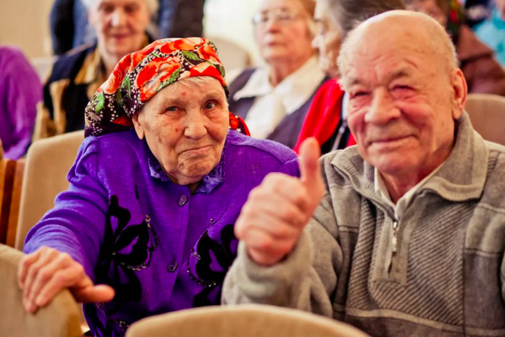 Правительство хочет пересчитать пенсии по-новому, и люди смогут получать жить достойно? Интересную инициативу опять отклонили