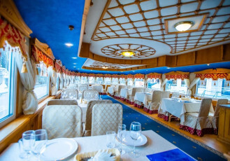 Прогулки по Москве-реке на теплоходе. Речная прогулка на теплоходе по центру Москвы от Парка «Зарядье» Цены, расписание на март и апрель 2023 года