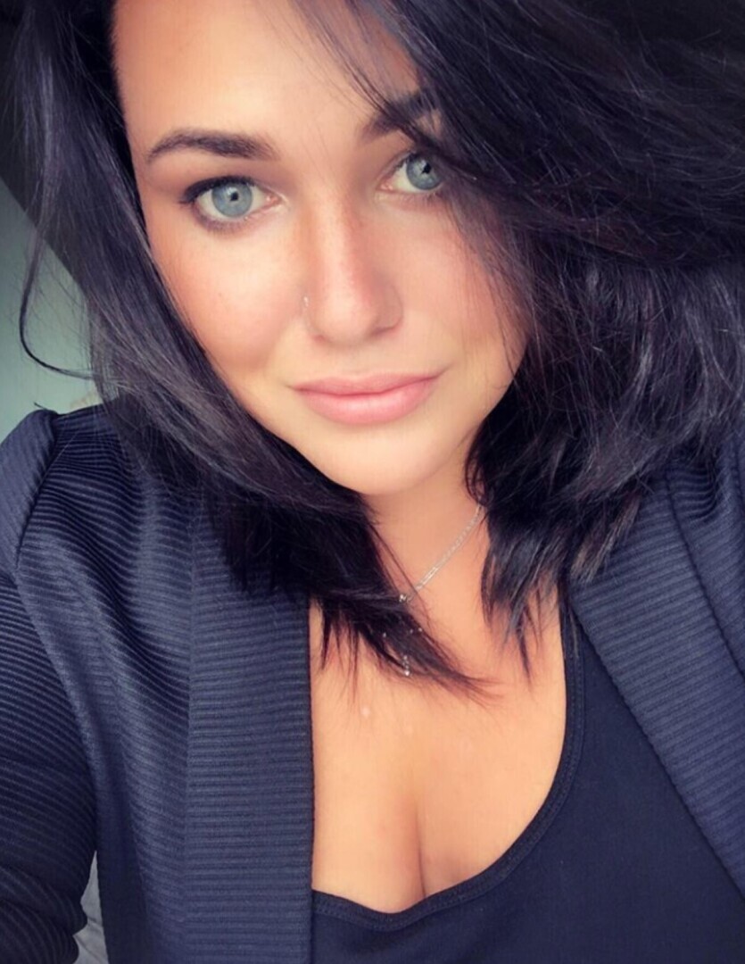 Дочь Пригожина которая недавно родила вынуждена работать в такси