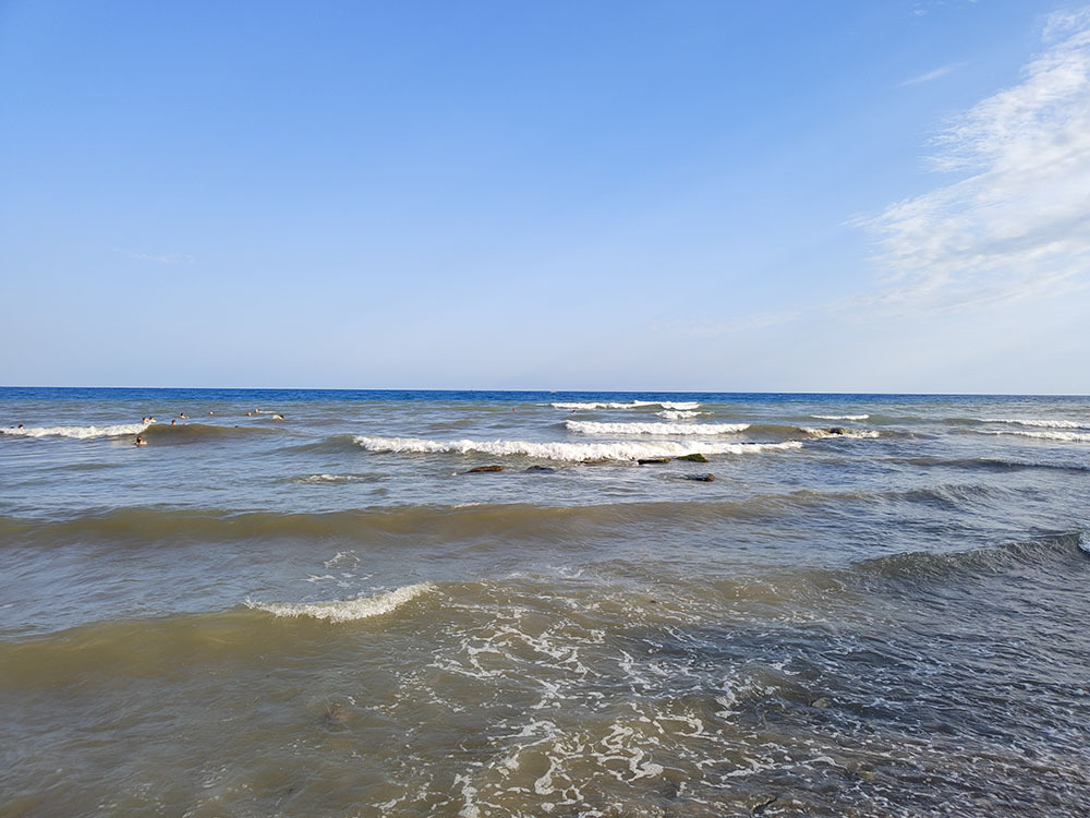 Черное море - это уникальный и сложный водоем с богатой историей