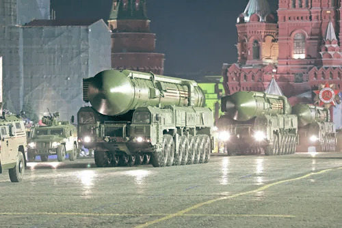 Ядерная кнопка находится в руках Путина. Вы допускаете запуск "Мертвой руки"?