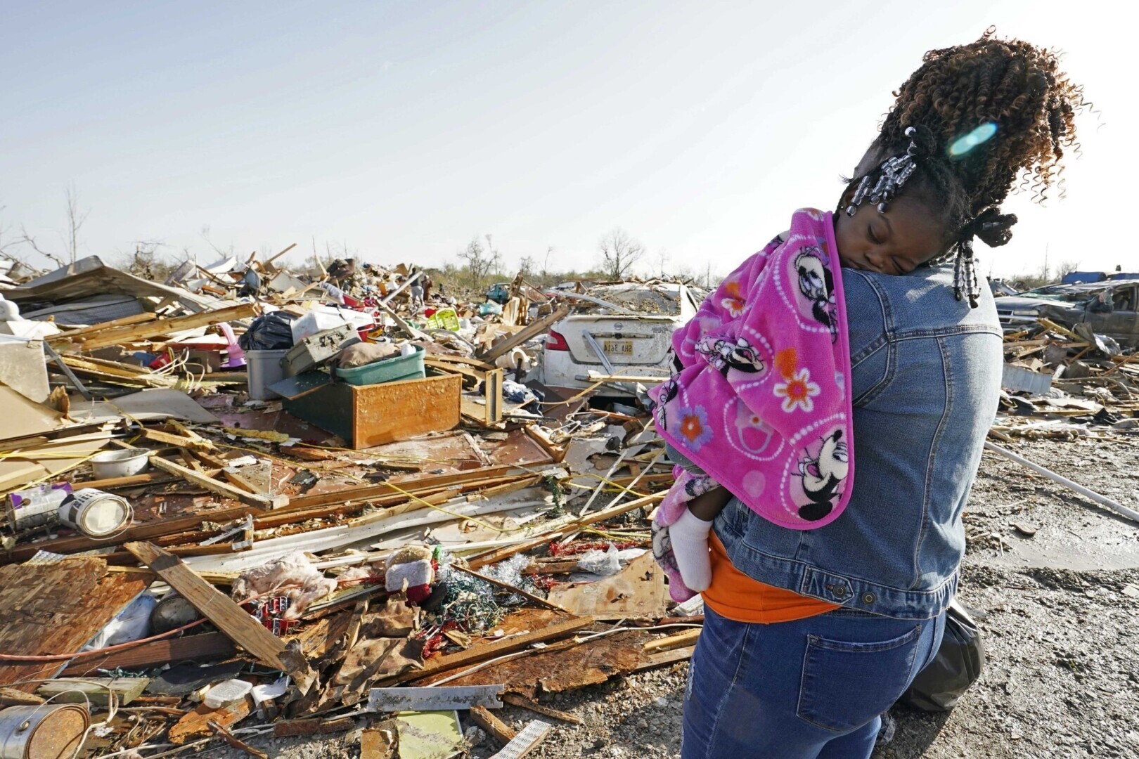 В Миссисипи прошел мощный Торнадо, унося с собой и жизни