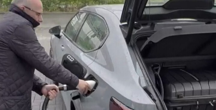 ЕС собирался полностью запретить автомобили с двигателями внутреннего сгорания. Но затем Германия внезапно изменила свое решение