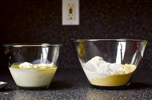 Сметанный кукурузный хлеб с алеппо