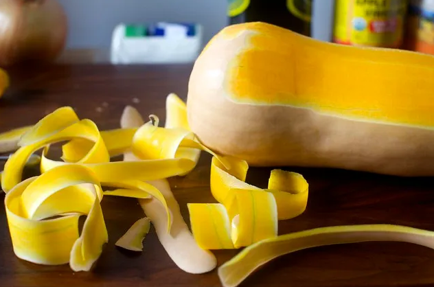 Кабачковые тосты с рикоттой и яблочным уксусом