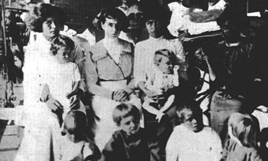 100 лет назад на этом острове посреди моря забыли 100 человек и вернулись туда спустя 7 лет