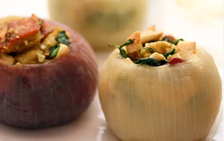 Жареный фаршированный лук