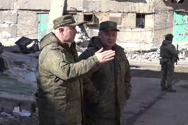 Мурадова отстранили от командования группировки "Восток". Новым командующим назначен генерал-лейтенант Кузьменко.