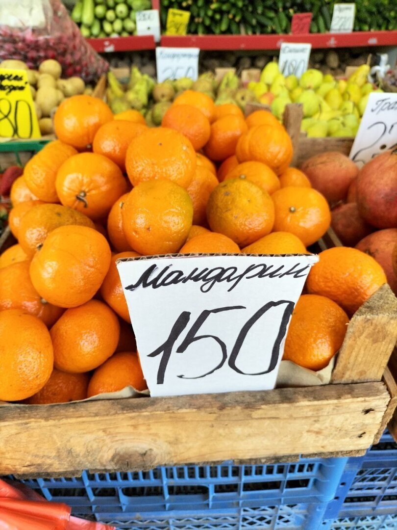 В Крыму уже вовсю продают местную клубнику. Какие цены и стоит ли покупать сейчас?