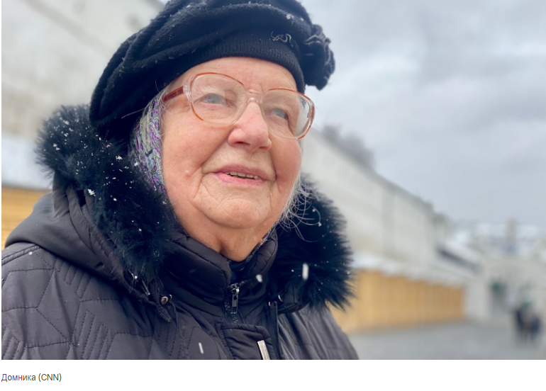 Украинцы считают, что священнослужителям пророссийской Украинской православной церкви нельзя отказывать в выходе из киевского монастыря