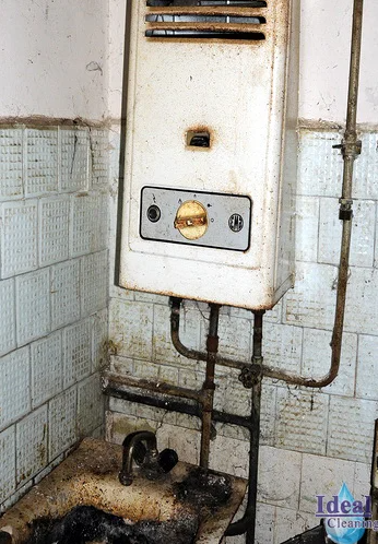 Как одна семья превратила свое жилье в полигон мусора и бытовых отходов