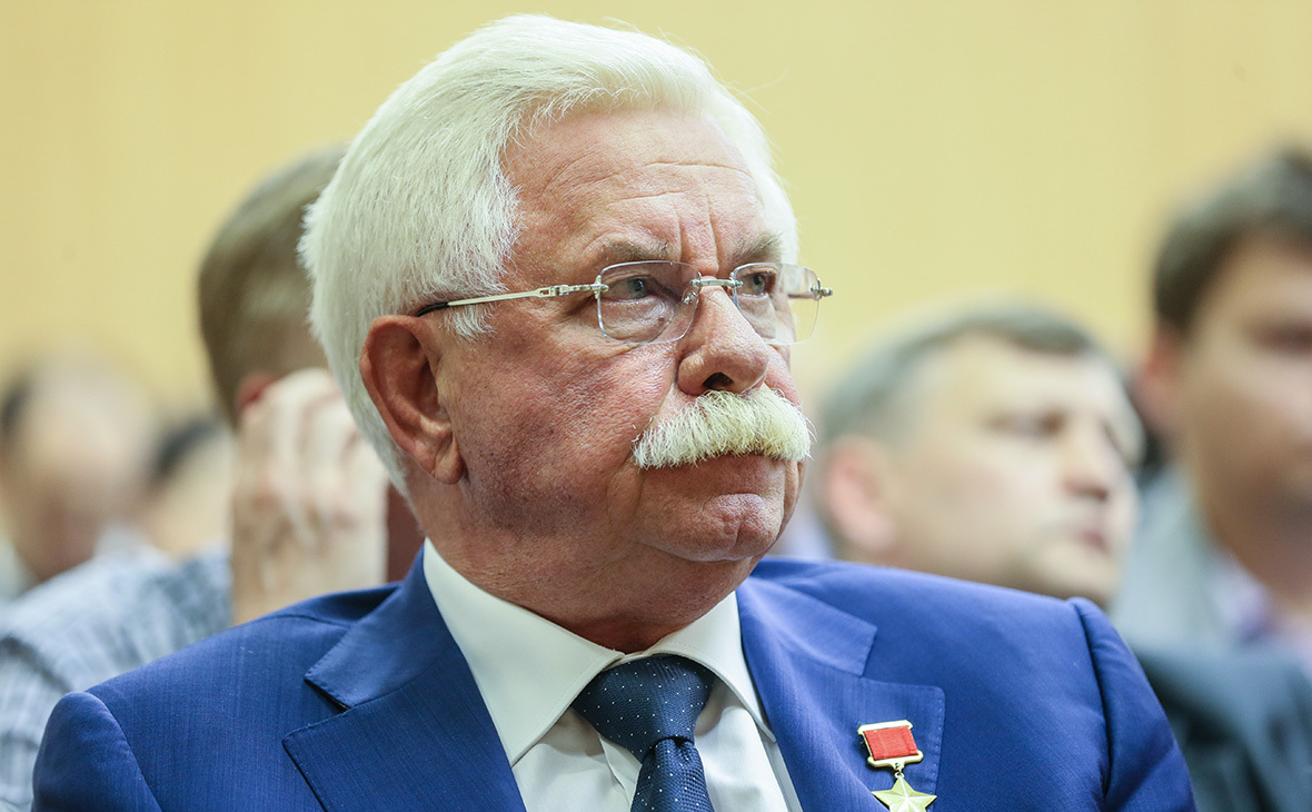 «Мы сегодня слабые, и каждый считает своим долгом пнуть нас»: почему такое мнение сложилось у экс вице-президента Александра Владимировича Руцкого?