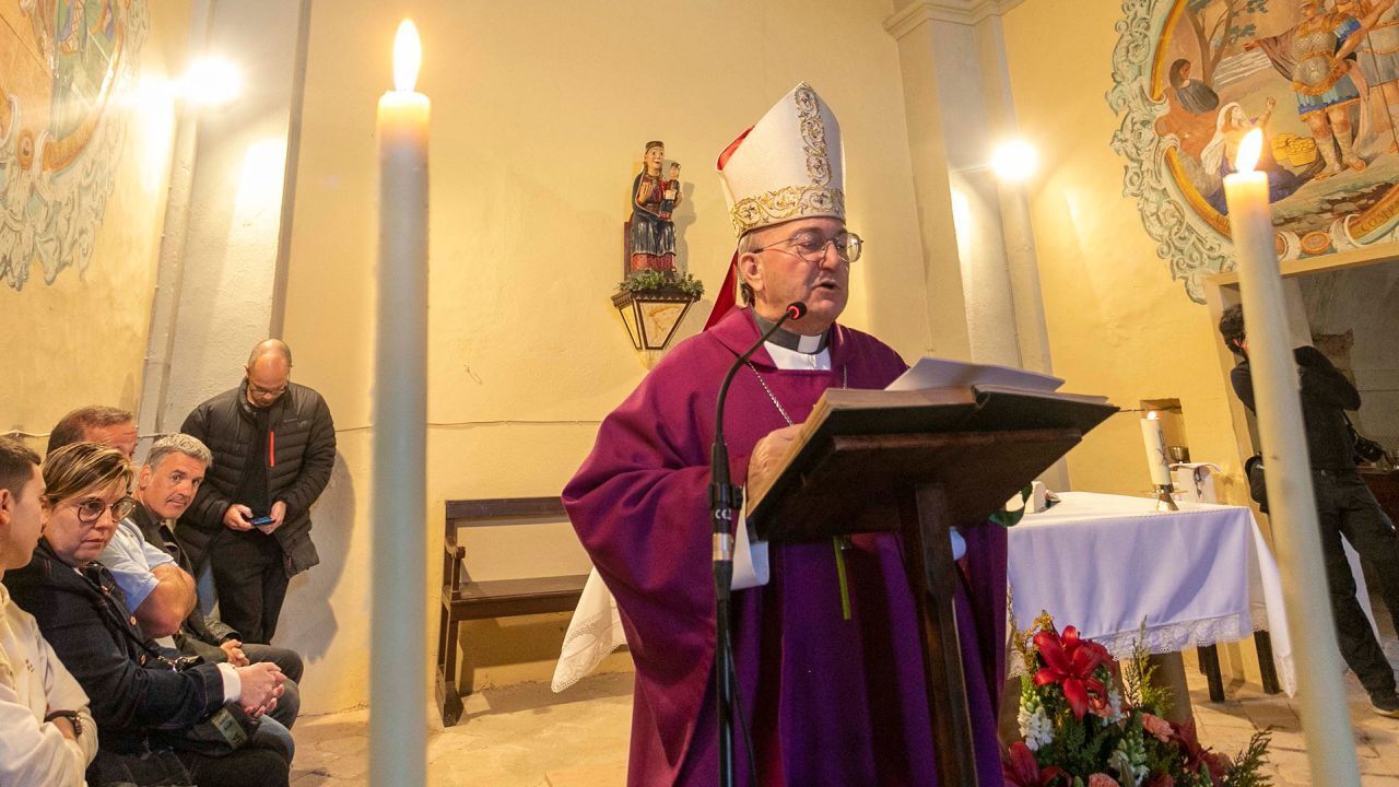 Это некогда процветающее озеро почти высохло. Эта история повторяется по всей Европе по мере усиления засухи.