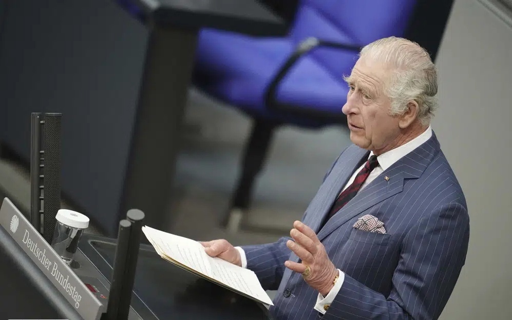 Король Карл III обращается к парламенту Германии, встречается со Шольцем